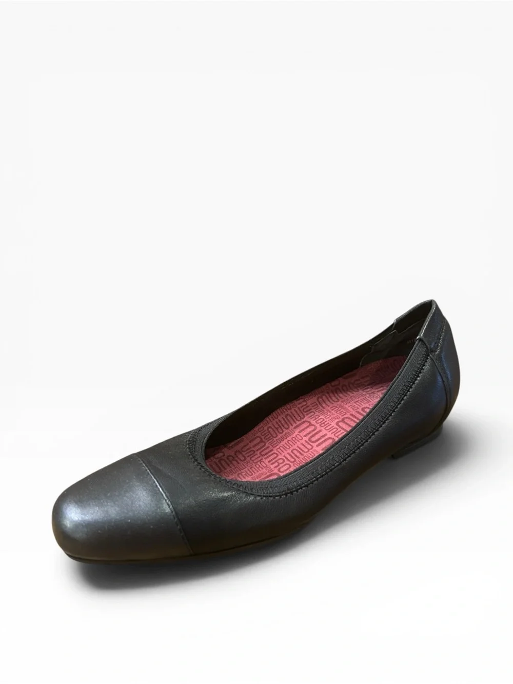 Munro Danielle Black Leather Slip-On Flats Size 7.5